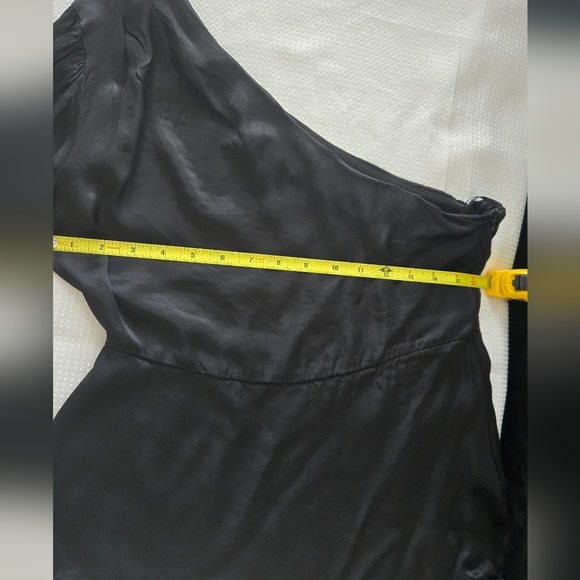Zara Elegant Black One-Shoulder Blouse - Picture 5 of 10
